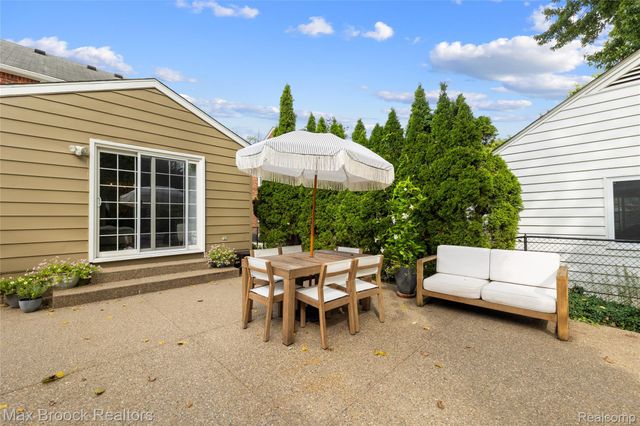 1516 Edgewood Drive, Royal Oak, MI 48067
