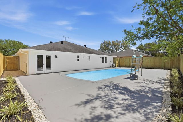 2505 Holly Court, Galveston, TX 77551