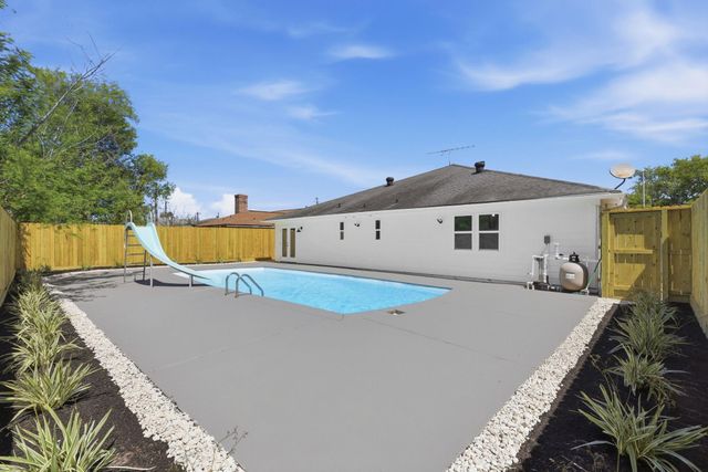 2505 Holly Court, Galveston, TX 77551