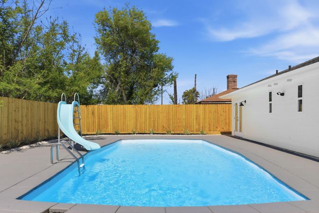 2505 Holly Court, Galveston, TX 77551