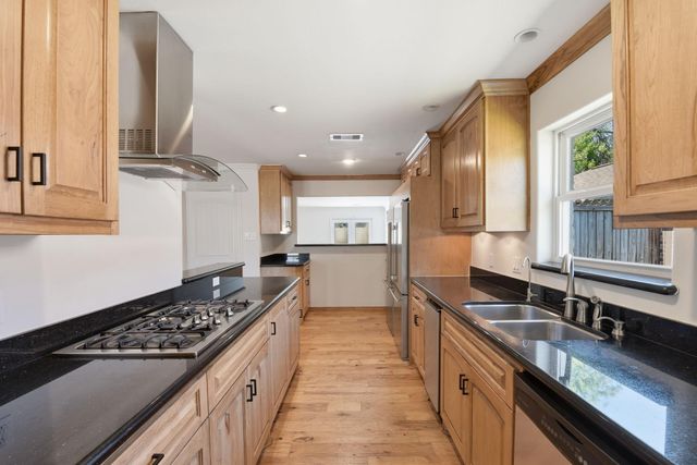 2505 Holly Court, Galveston, TX 77551