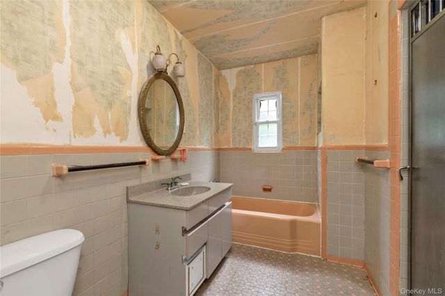 85-22 218th Street, Hollis Hills, NY 11427