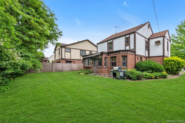 85-22 218th Street, Hollis Hills, NY 11427