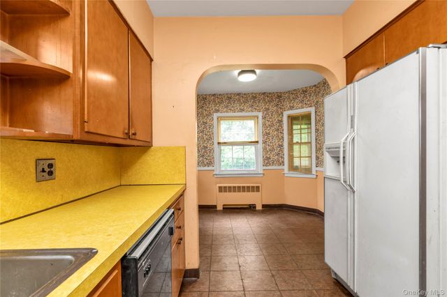 85-22 218th Street, Hollis Hills, NY 11427