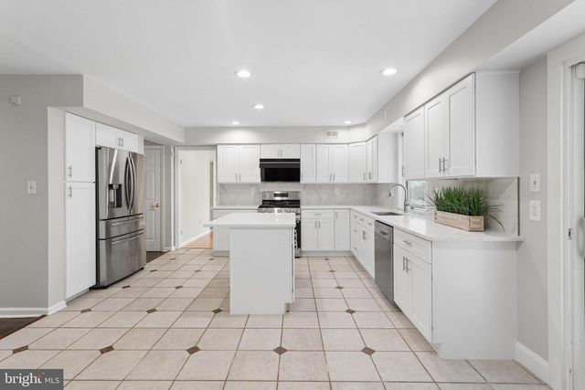 32 COUNTRY WALK, Cherry Hill, NJ 08003