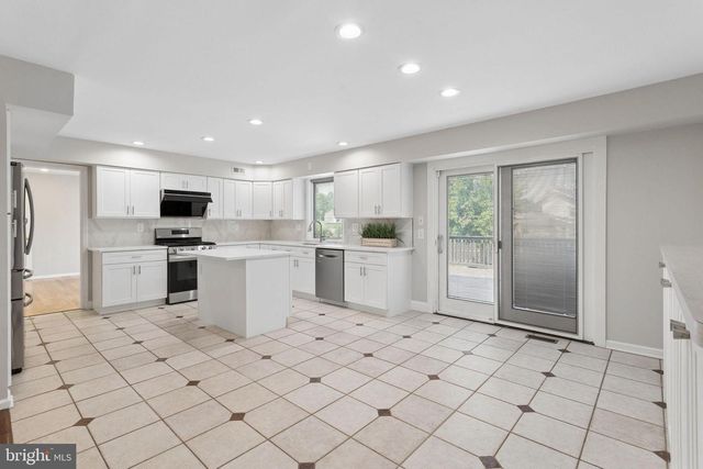 32 COUNTRY WALK, Cherry Hill, NJ 08003