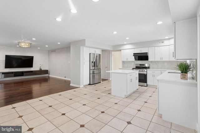32 COUNTRY WALK, Cherry Hill, NJ 08003