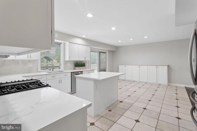 32 COUNTRY WALK, Cherry Hill, NJ 08003