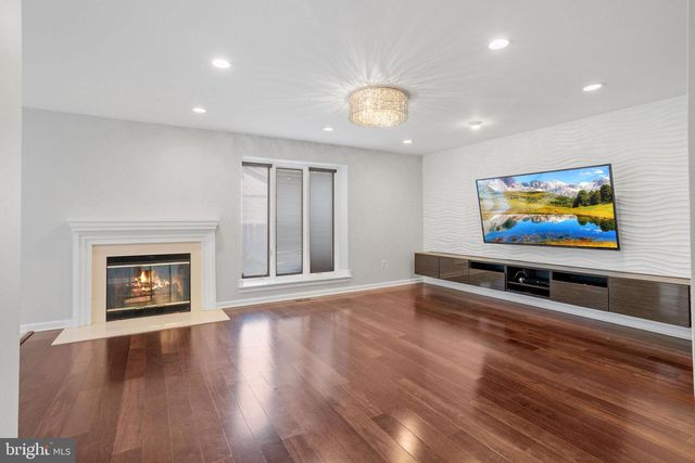 32 COUNTRY WALK, Cherry Hill, NJ 08003