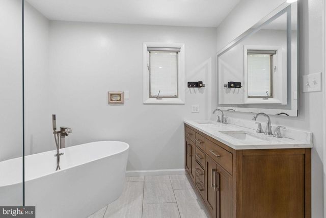 32 COUNTRY WALK, Cherry Hill, NJ 08003