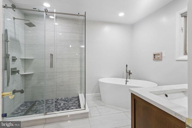 32 COUNTRY WALK, Cherry Hill, NJ 08003