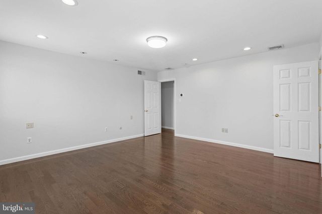 32 COUNTRY WALK, Cherry Hill, NJ 08003