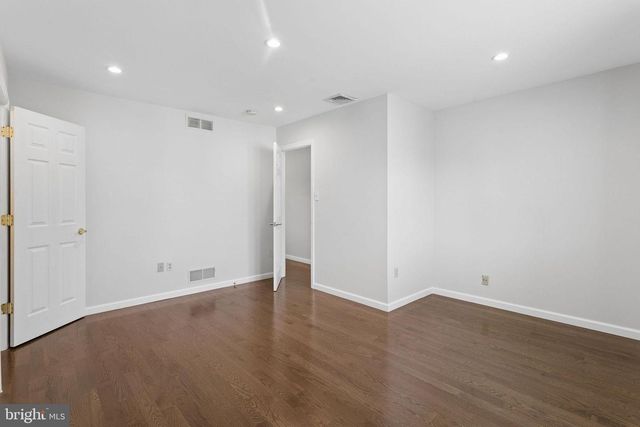 32 COUNTRY WALK, Cherry Hill, NJ 08003