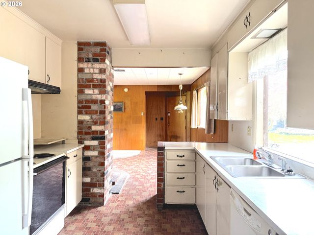735 3RD Ave, Gearhart, OR 97138