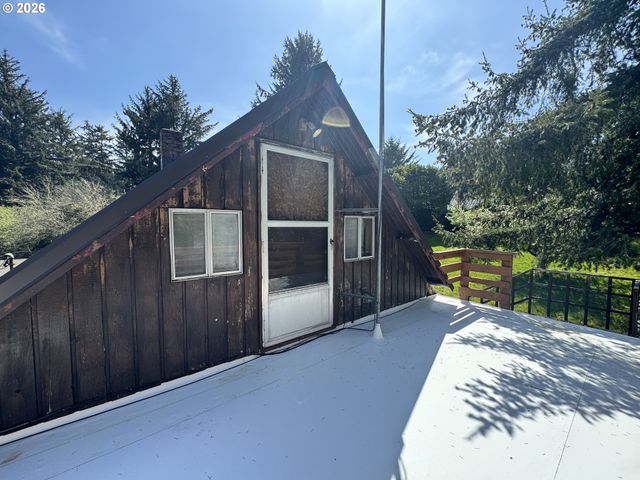 735 3RD Ave, Gearhart, OR 97138
