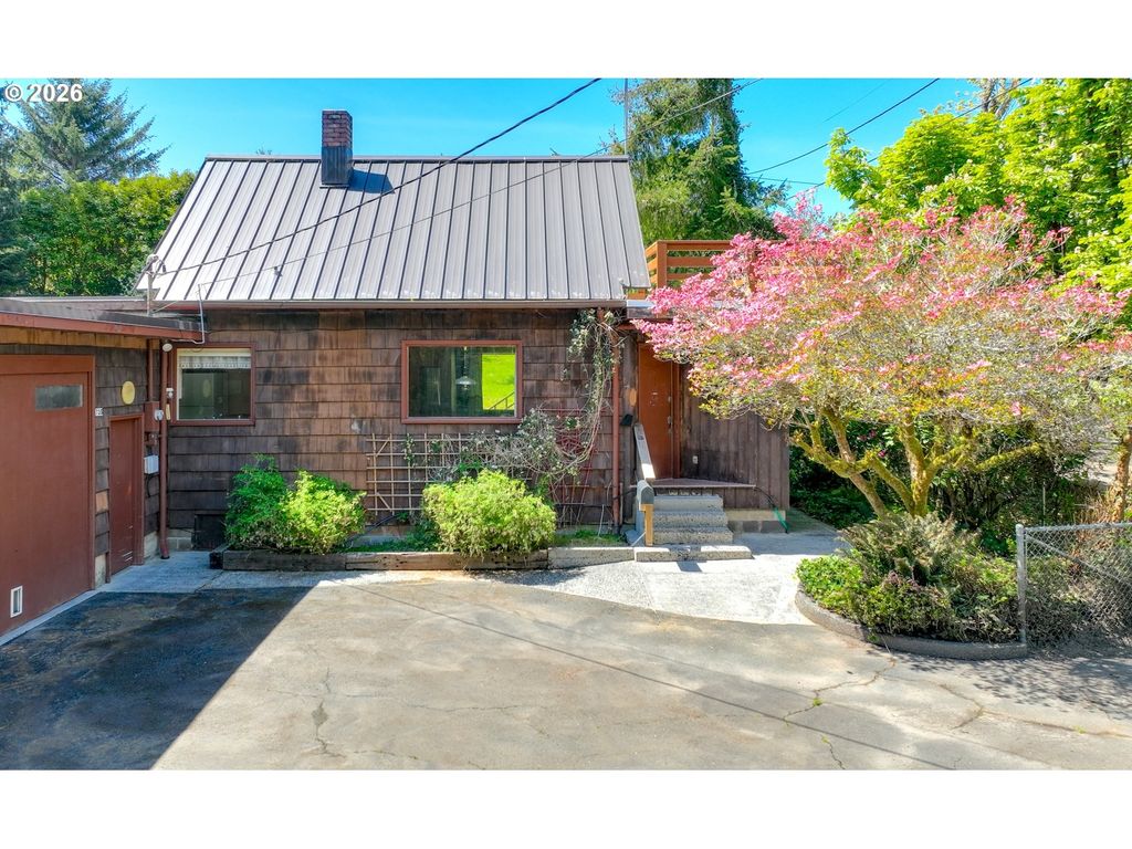 735 3RD Ave, Gearhart, OR 97138