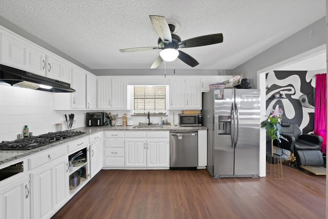 5715 Trail Crest Drive, Arlington, TX 76017