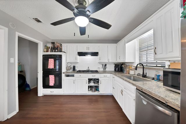 5715 Trail Crest Drive, Arlington, TX 76017