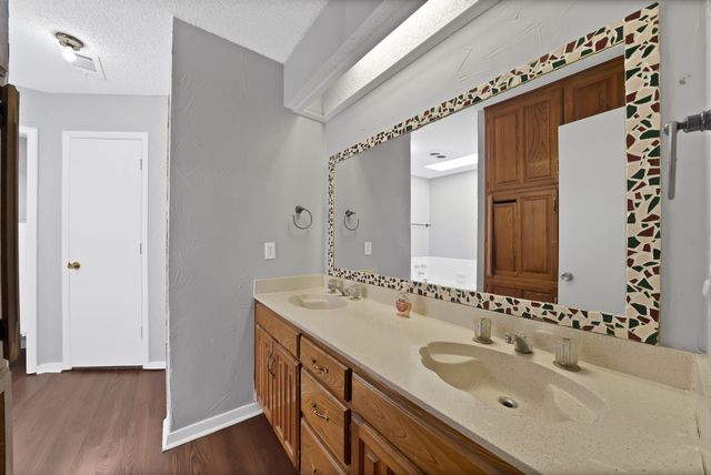 5715 Trail Crest Drive, Arlington, TX 76017