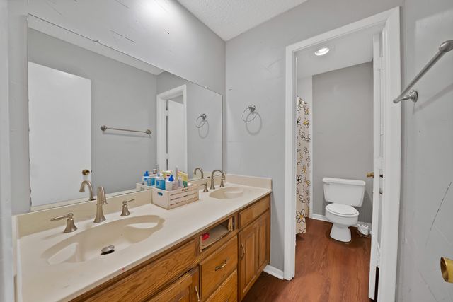 5715 Trail Crest Drive, Arlington, TX 76017