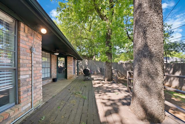5715 Trail Crest Drive, Arlington, TX 76017