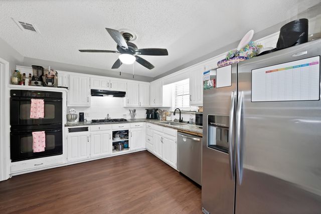 5715 Trail Crest Drive, Arlington, TX 76017