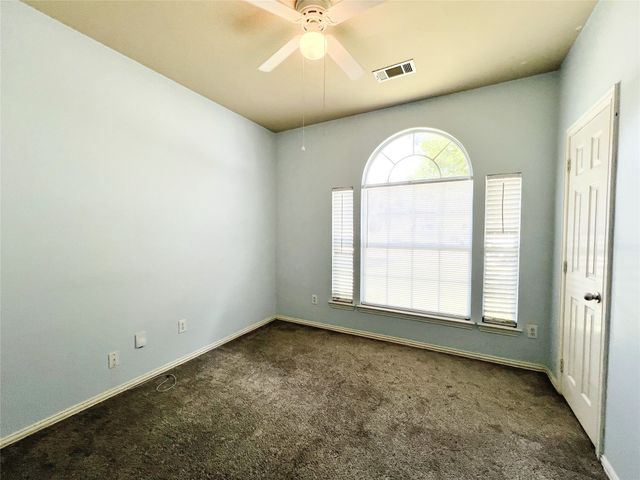 552 Kerry Street, Crowley, TX 76036