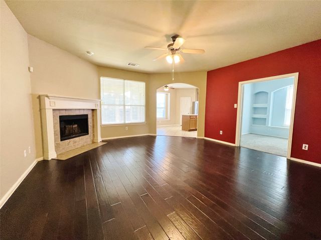 552 Kerry Street, Crowley, TX 76036
