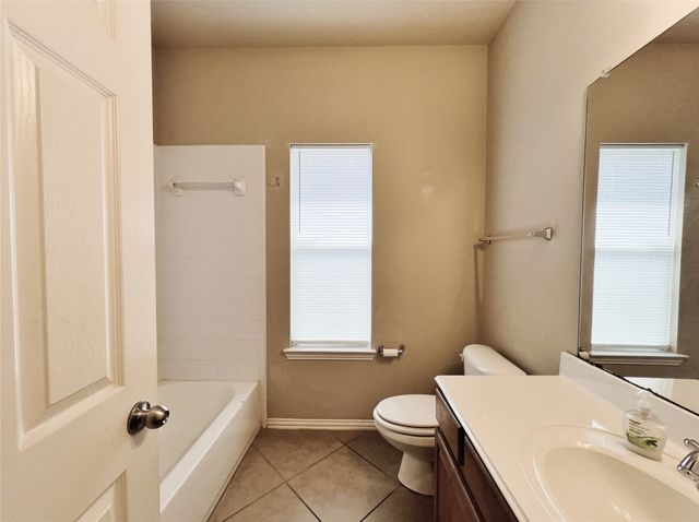552 Kerry Street, Crowley, TX 76036
