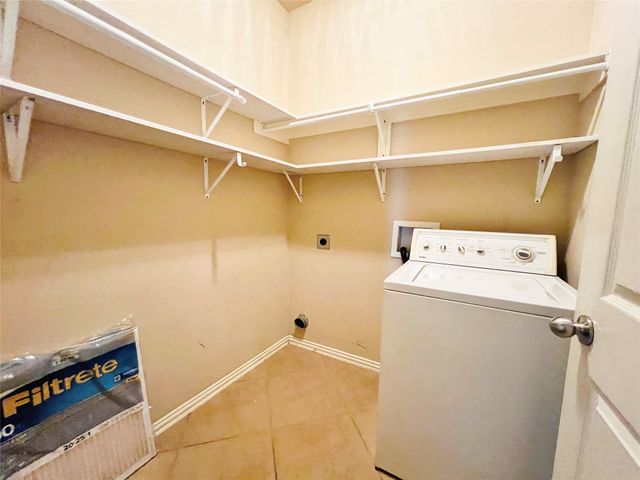 552 Kerry Street, Crowley, TX 76036