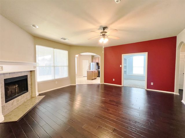 552 Kerry Street, Crowley, TX 76036