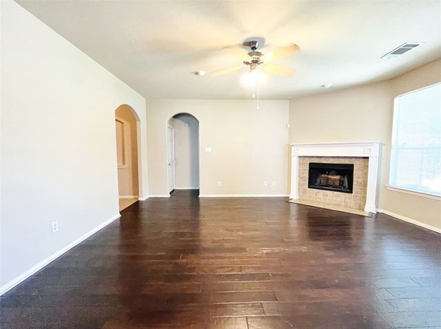 552 Kerry Street, Crowley, TX 76036