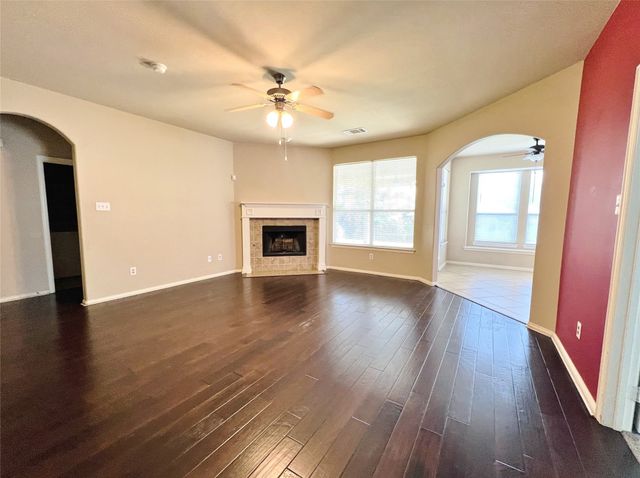 552 Kerry Street, Crowley, TX 76036
