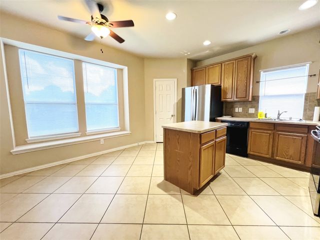 552 Kerry Street, Crowley, TX 76036