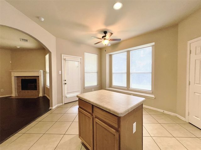 552 Kerry Street, Crowley, TX 76036