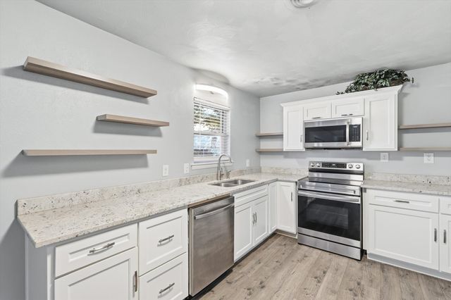 1204 Crestview Drive, Hurst, TX 76053