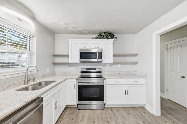 1204 Crestview Drive, Hurst, TX 76053