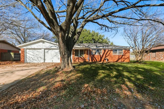 1204 Crestview Drive, Hurst, TX 76053