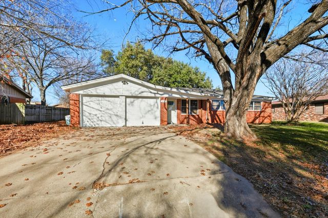 1204 Crestview Drive, Hurst, TX 76053