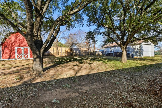 1204 Crestview Drive, Hurst, TX 76053