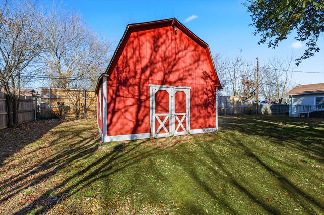 1204 Crestview Drive, Hurst, TX 76053