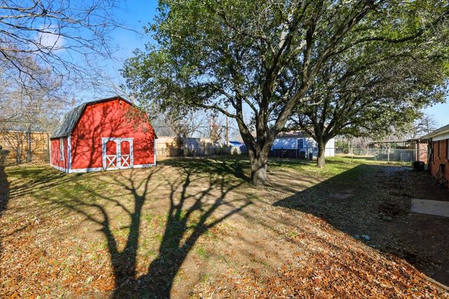 1204 Crestview Drive, Hurst, TX 76053