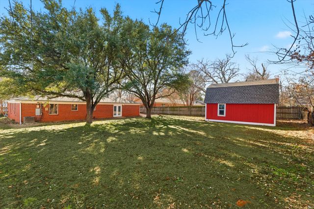 1204 Crestview Drive, Hurst, TX 76053