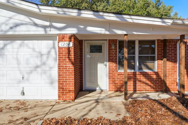 1204 Crestview Drive, Hurst, TX 76053