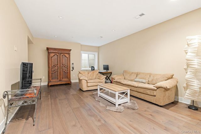 26 Wallace Way, Chappaqua, NY 10514