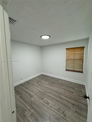 4136 Pine Ridge Ln, Weston, FL 33331