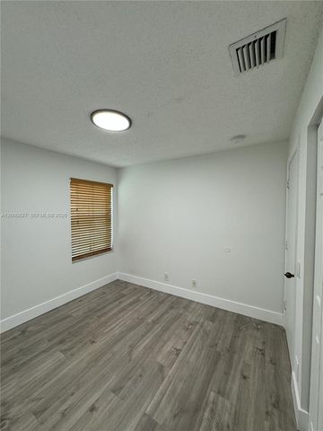 4136 Pine Ridge Ln, Weston, FL 33331