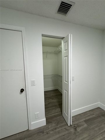 4136 Pine Ridge Ln, Weston, FL 33331