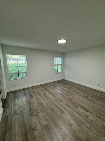 4136 Pine Ridge Ln, Weston, FL 33331