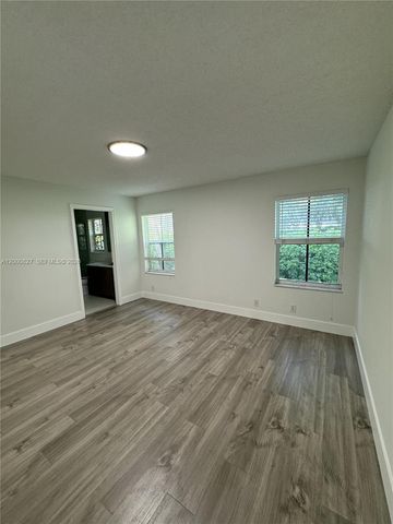 4136 Pine Ridge Ln, Weston, FL 33331